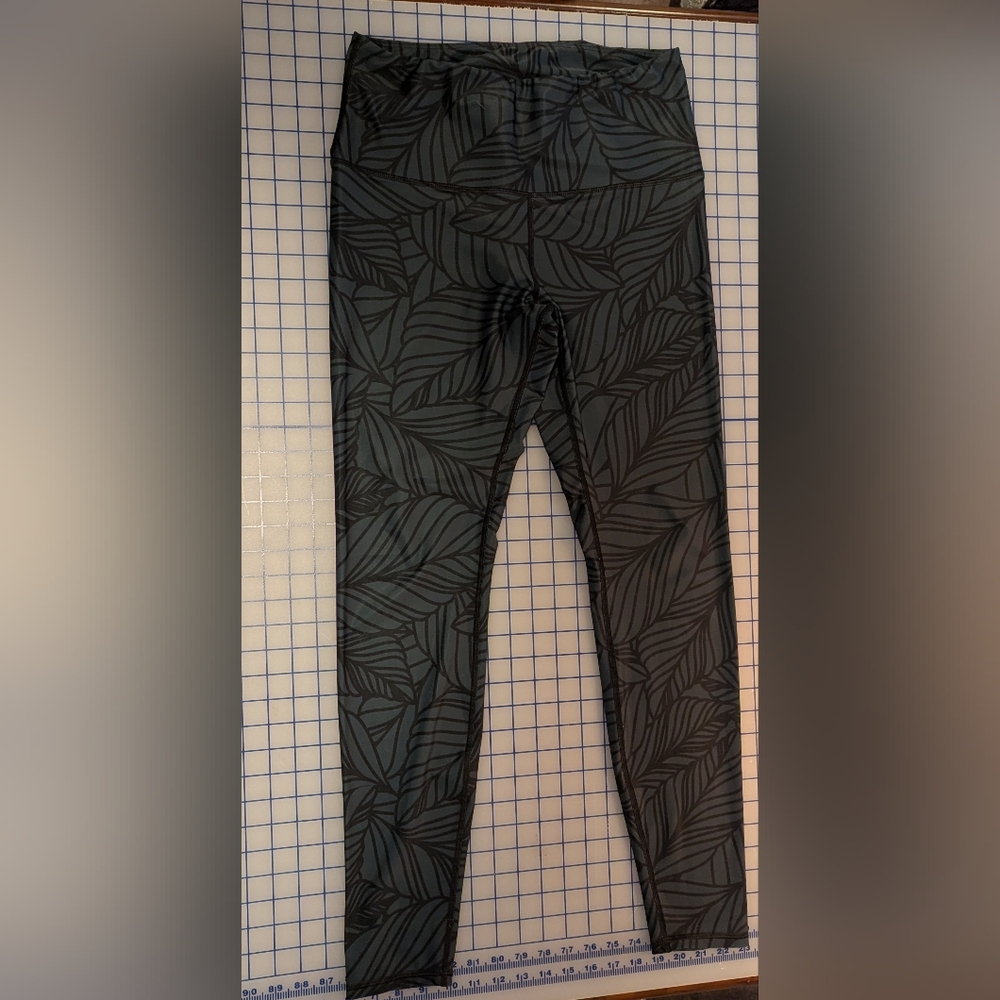 Leaf Patterned Black And Grey Leggings